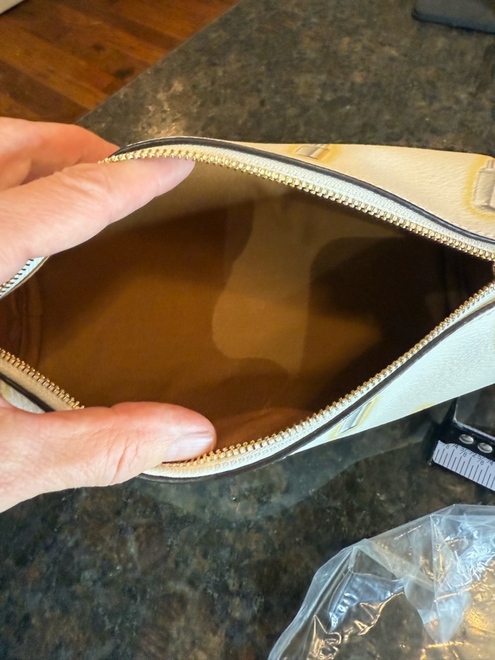 Coach Cream Make-up Bag with Pink Lipstick Motif - Picture 7 of 13